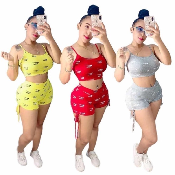 Nike Sets - Picture 1 of 4